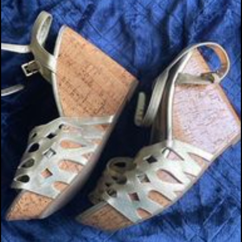 gold wedges